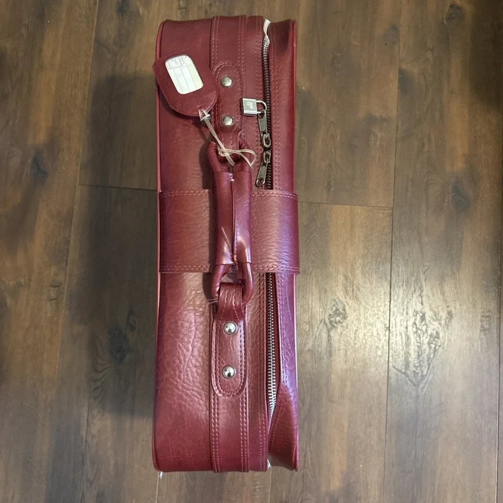 Vintage World Traveler Burgundy Leather Carry On Suitcase Travel Bag 21